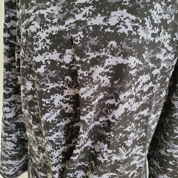 NWT Halston Studio Camo Top Size L - Picture 7 of 16